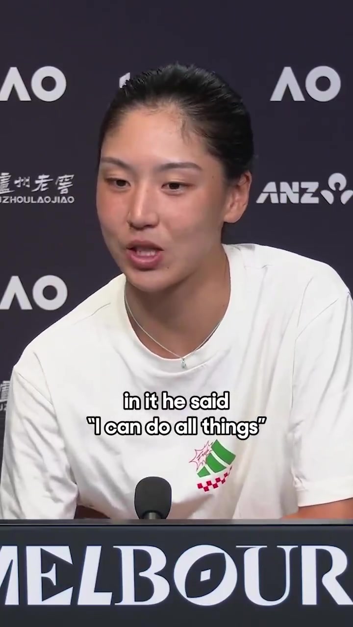 王欣瑜：冬训期间看了库里的自传 最喜欢里面的一句我能胜任一切