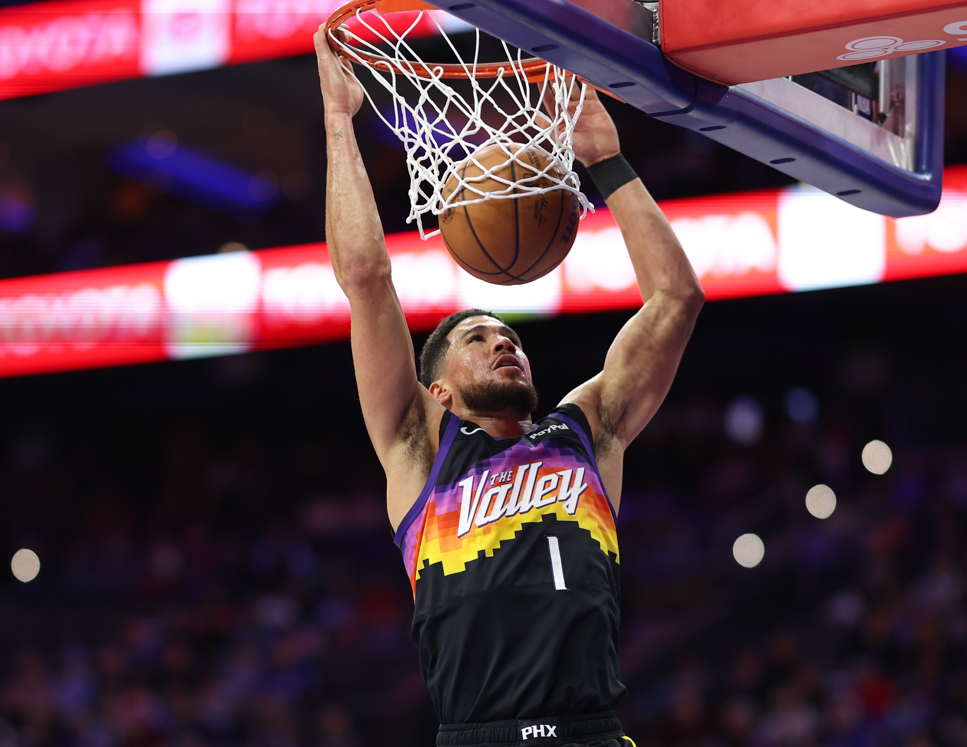 竞技宝下载-布克:有些赛季我数据更好时没进全明星 这次是归功于球队成功