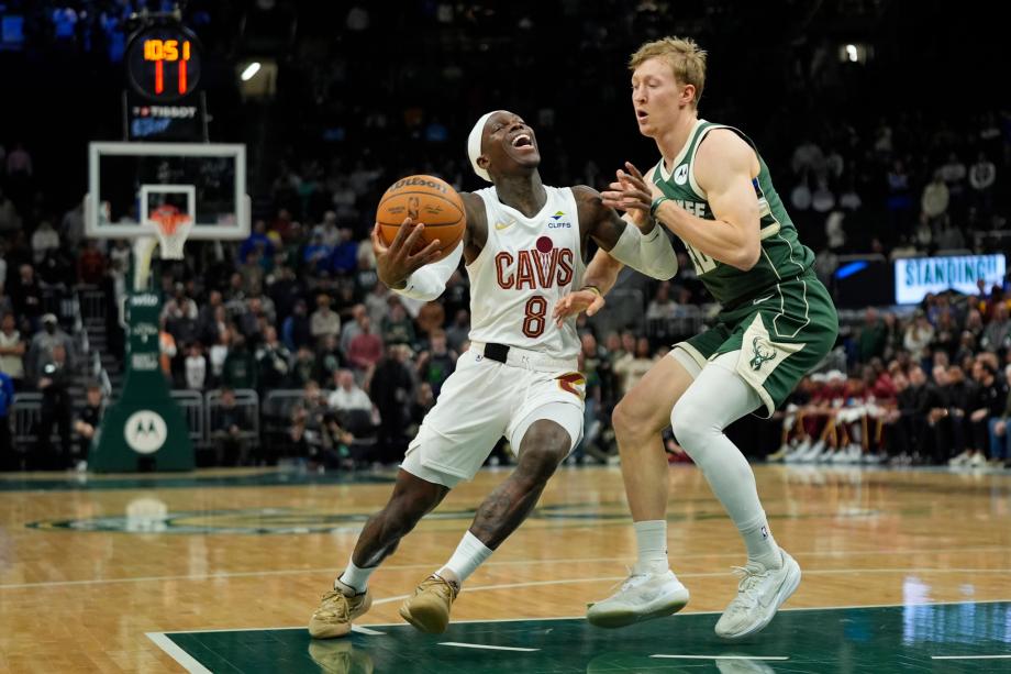 竞技宝官网-雄鹿118-116险胜骑士 波特准绝杀阿伦27+11